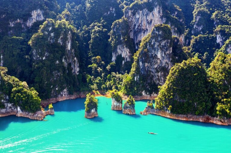 aerial-view-of-beautiful-mountains-in-ratchaprapha-dam-at-khao-sok-national-park-surat-thani-province-thailand_335224-726